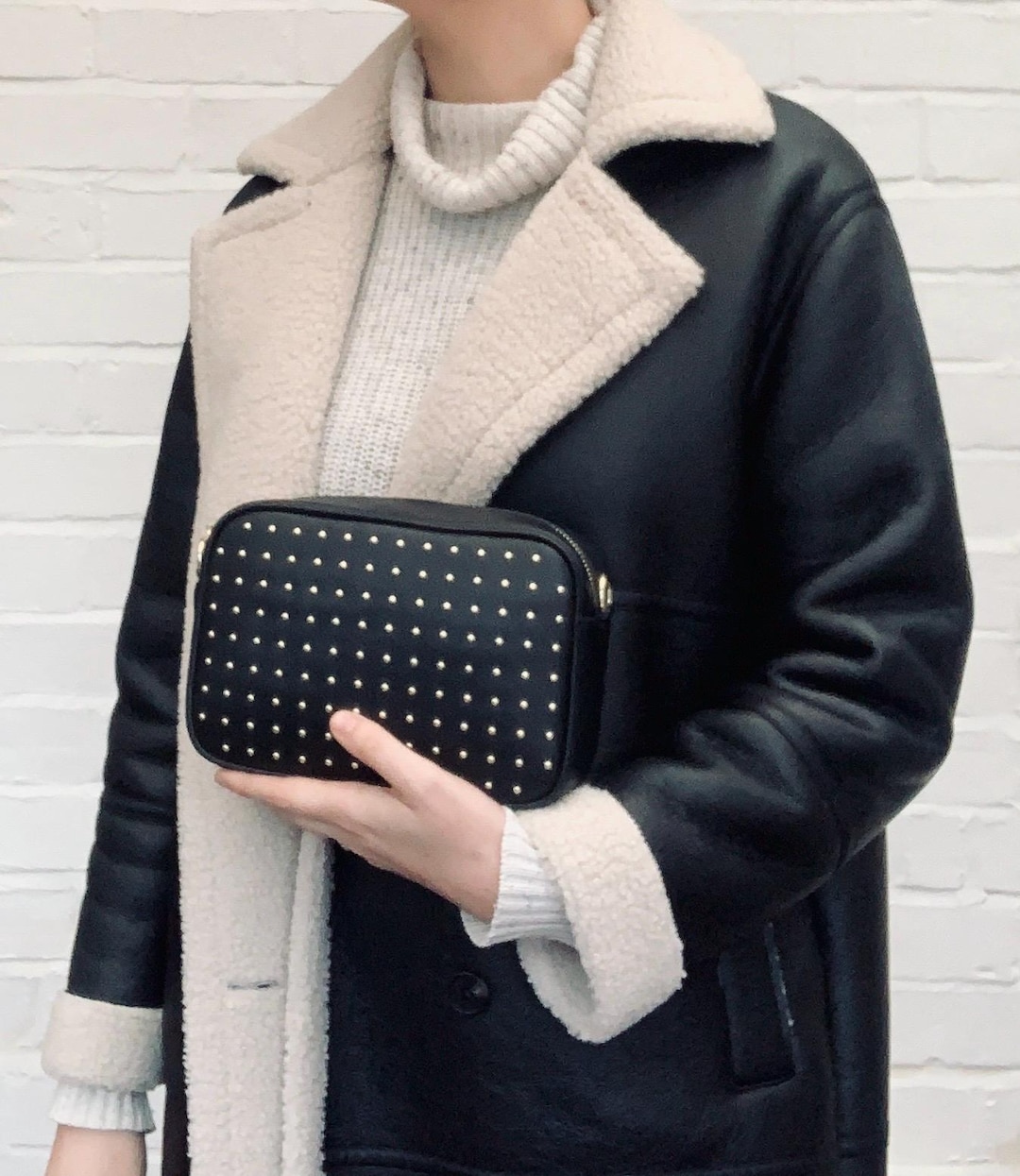 【BOHEMIAN SEOUL】STUD KEYRING MINI BAG (BLACK) Black mini Crossbody bag TOUS Hold | TOUS