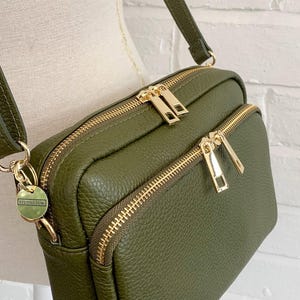 Olivgrüne Leder Umhängetasche, Kameratasche aus Leder, Kameratasche mit 2 Fächern, Lederhandtasche, Geschenk zum 3