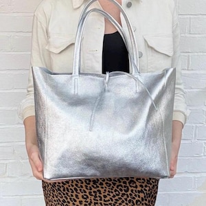 Silberne Leder Umhängetasche, Große Boho Tasche, Silber Metallic Tasche, Leder Tragetasche, Metallic Tasche, glitzernde Tasche, italienische Ledertasche