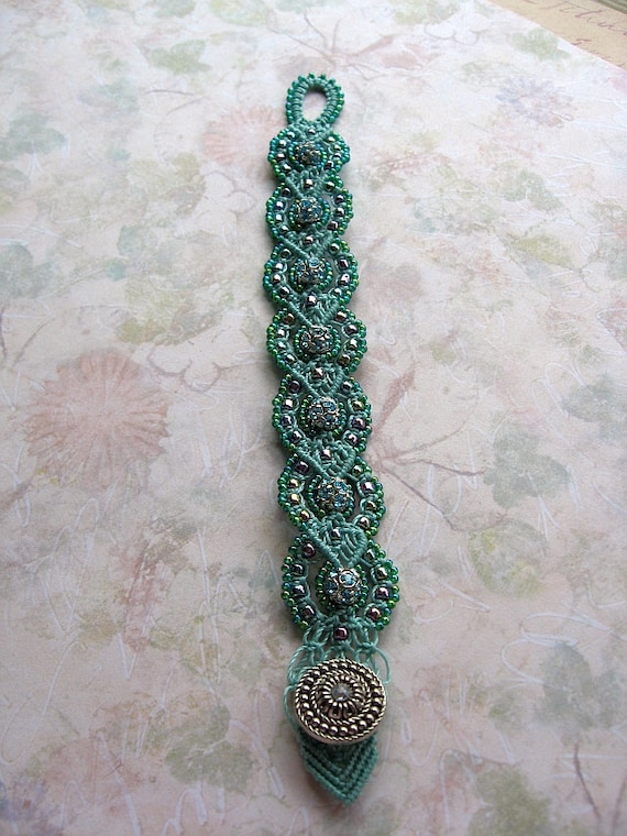 Micro-Macrame Baroque Bracelet Tutorial, Macrame Bracelet How-to