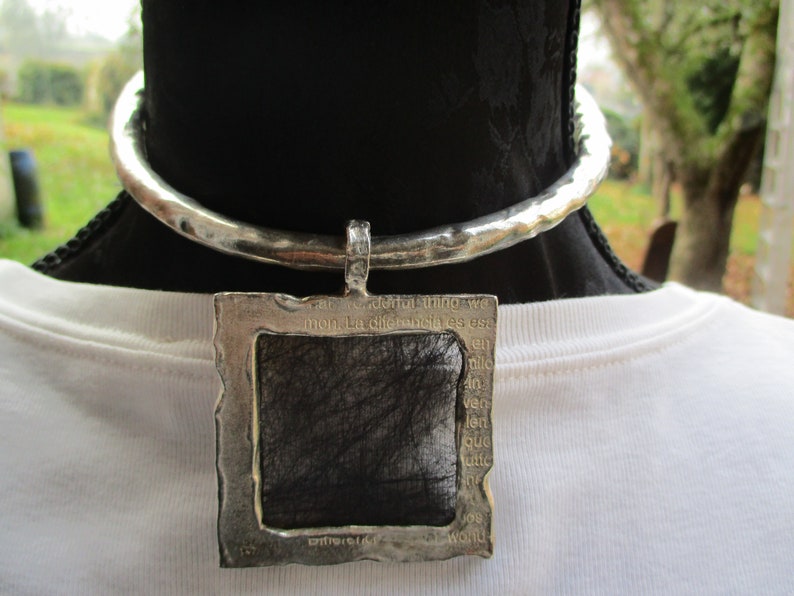 BICHE de BERE Numbered 24147 VINTAGE Modernist Choker Necklace