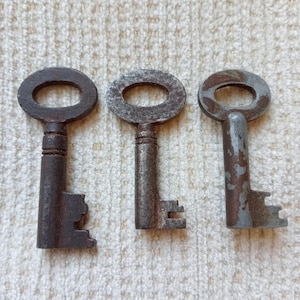 Antique keys, Beach house, door key, garden gate key, shed key, farm house decor, farmhouse kitchen, Chubb key