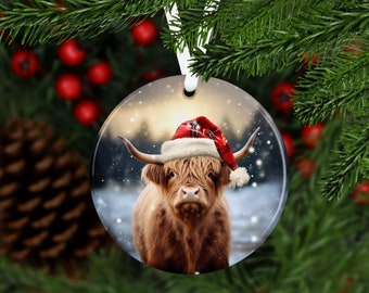 Vaca de las Tierras Altas con adorno navideño de sombrero de Papá Noel, decoración festiva de la granja, idea de regalo para amantes de las vacas