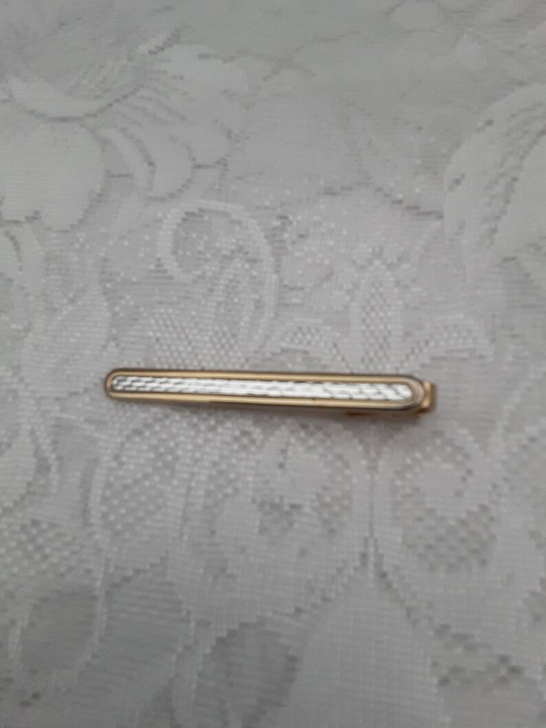 Vintage Gents 50s 1950s Tie Clip Mid Century Gold Tone Metal with Silver coloured brick pattern inlay