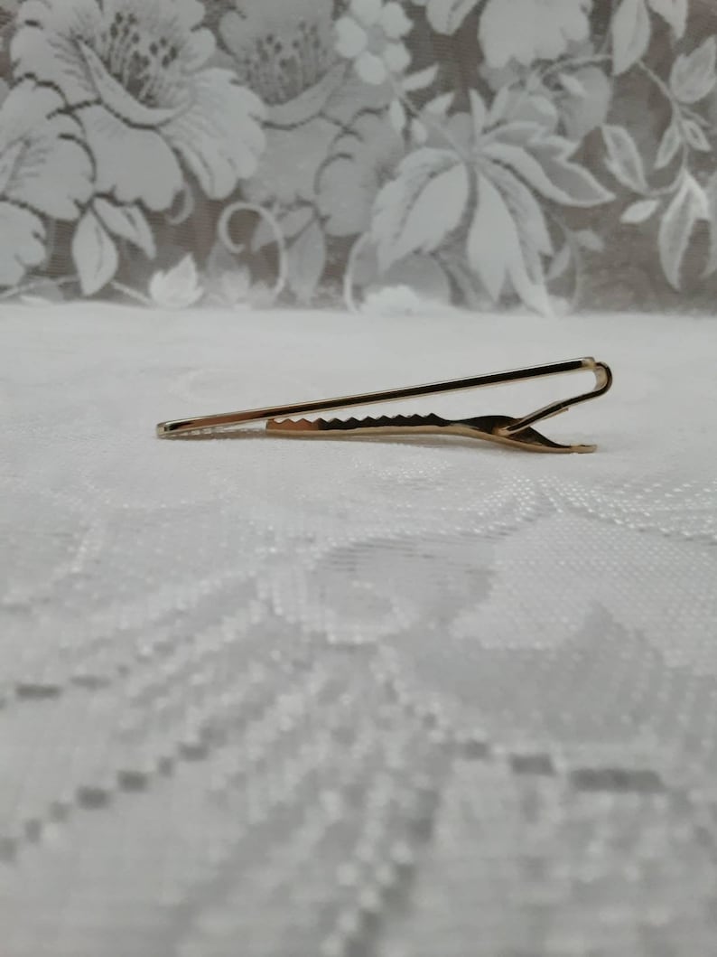 Vintage Gents 50s 1950s Tie Clip Mid Century Gold Tone Metal with Silver coloured brick pattern inlay