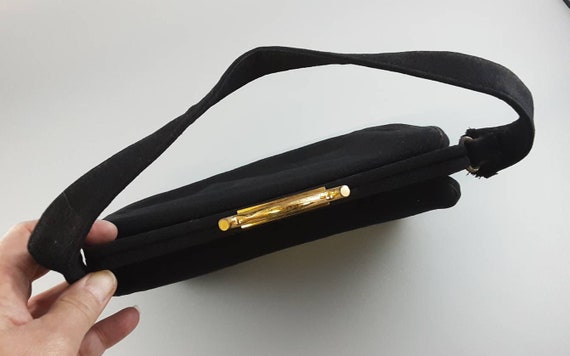 1950s Black Felt Handbag, Purse with Gold Tone Me… - image 9