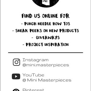 Puede incluir: Un gr&aacute;fico en blanco y negro de un c&iacute;rculo con el texto "Mini Masterpieces AZ" dentro. Debajo del c&iacute;rculo hay texto que dice "FIND US ONLINE FOR - PUNCH NEEDLE HOW TOS - SNEAK PEEKS ON NEW PRODUCTS - GIVEAWAYS - PROJECT INSPIRATION". Debajo de eso hay una lista de iconos de redes sociales con nombres de usuario para Instagram, YouTube y Pinterest. El texto "WWW.MINIMASTERPEICESAZ.COM" est&aacute; en la parte inferior de la imagen.