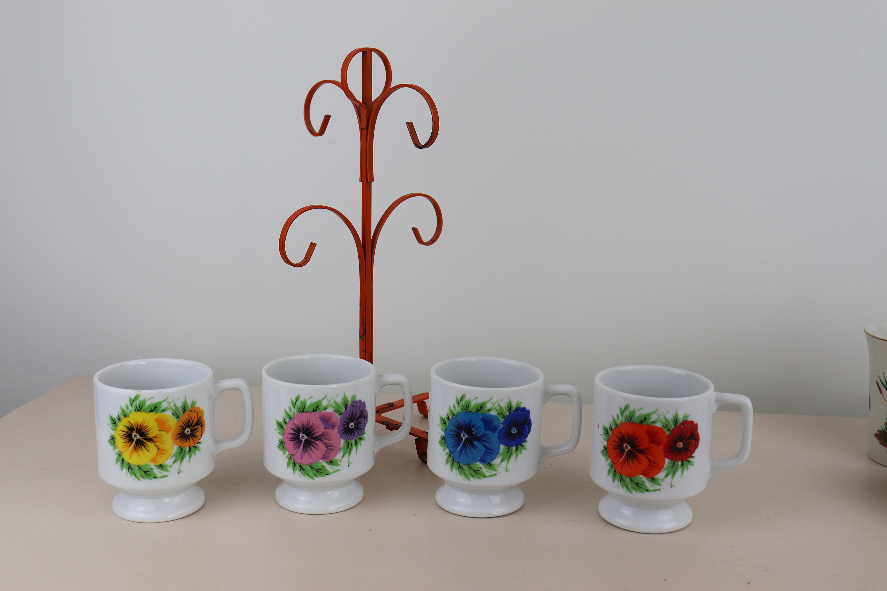 Set of Four Vintage Floral Coffee Mugs With Metal Tree Stand / Mug Hanger -  Etsy