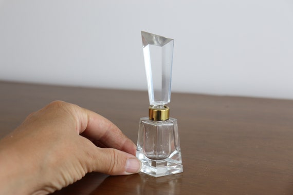 Vintage Original Unique Shape Cut Glass Beautiful Perfume Bottle. G14-77