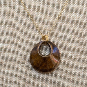 Bruine en gouden ceramische ketting