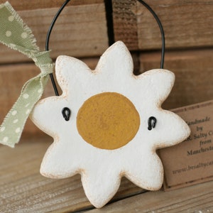 Salt dough Daisy flower hanging ornament, Home decorations, Flower lover gift, Spring, Summer favors, Kitchen decorations, Gift for gardener