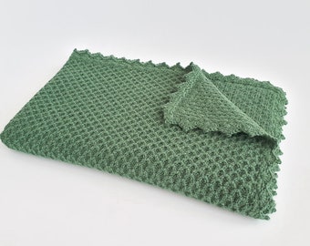 READY TO SHIP/ Knit baby blanket "Nord" / Size: 70cm (27,5in) x 90cm (35,4in)/ Forest green color