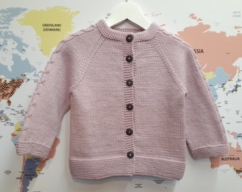 VERSANDFERTIG/ Handgestrickter Babypullover mit Kokosnussknöpfen/ Größe 9-12 Monate/ Merinowolle/ Puderrosa Farbe