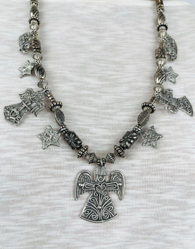 Vintage MARCIE Angels & Stars Pewter 9 Charm Necklace Silver Tone Beads Artisan Jewelry Made in USA Signed Angel Charms zdjęcie 6