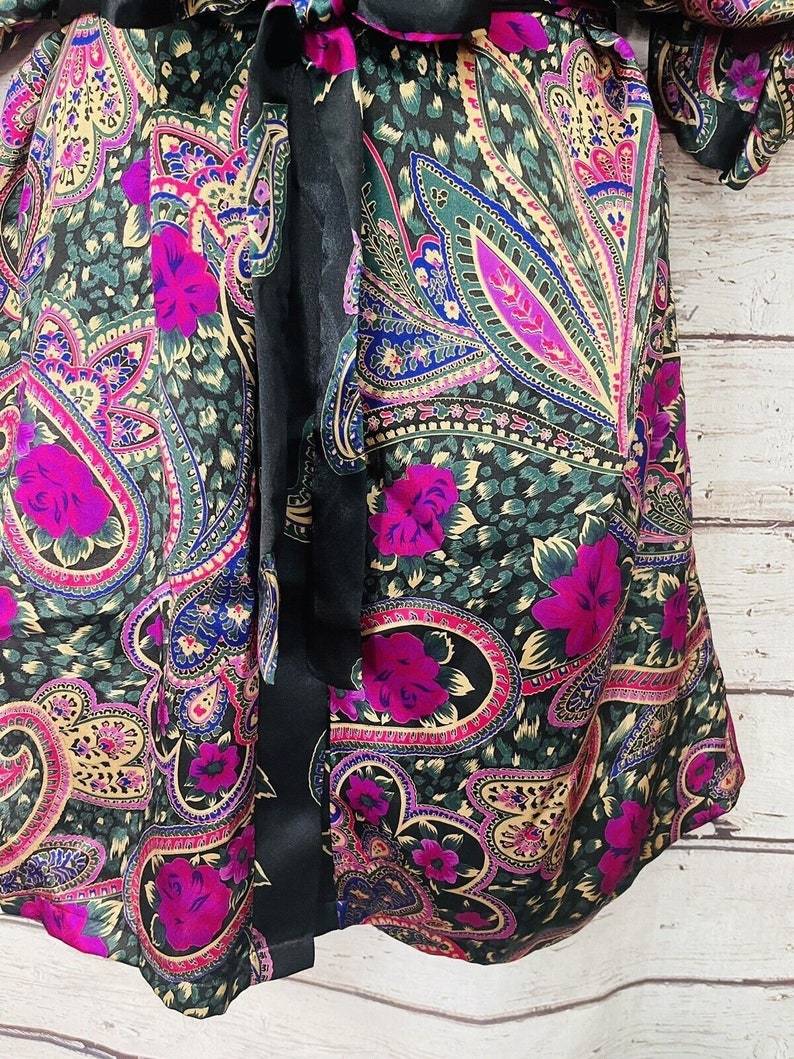VINTAGE Frederick's of Hollywood Satin Robe Kimono Size MEDIUM / Floral