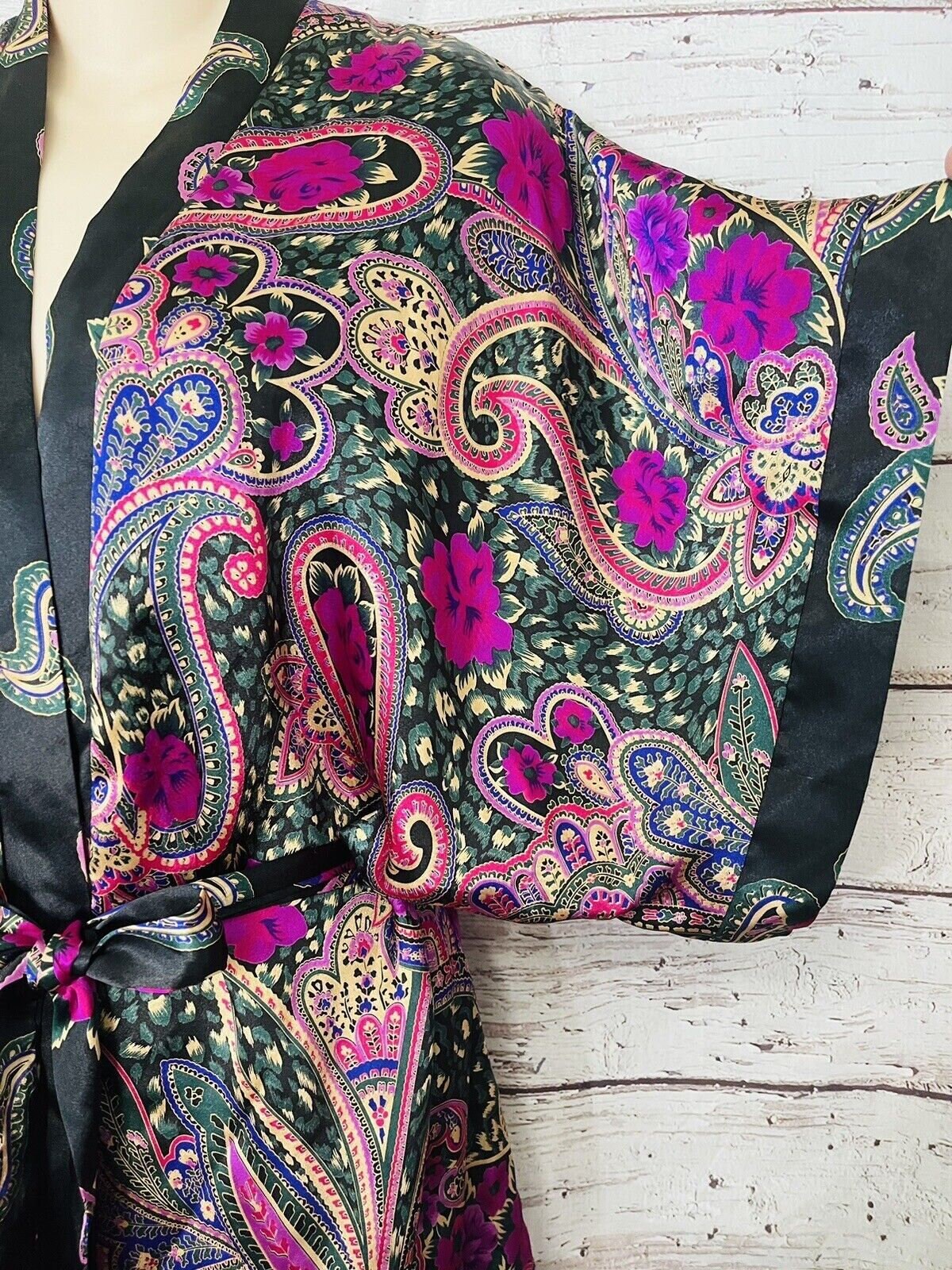 VINTAGE Frederick's of Hollywood Satin Robe Kimono Size MEDIUM / Floral