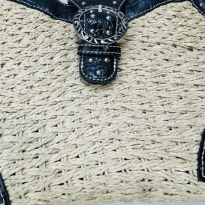 Vintage BRIGHTON Purse DINAH Woven Tan Straw Black Croc-Embossed Leather Studded Shoulder Bag Silver Tone Hardware Heart Charm image 9