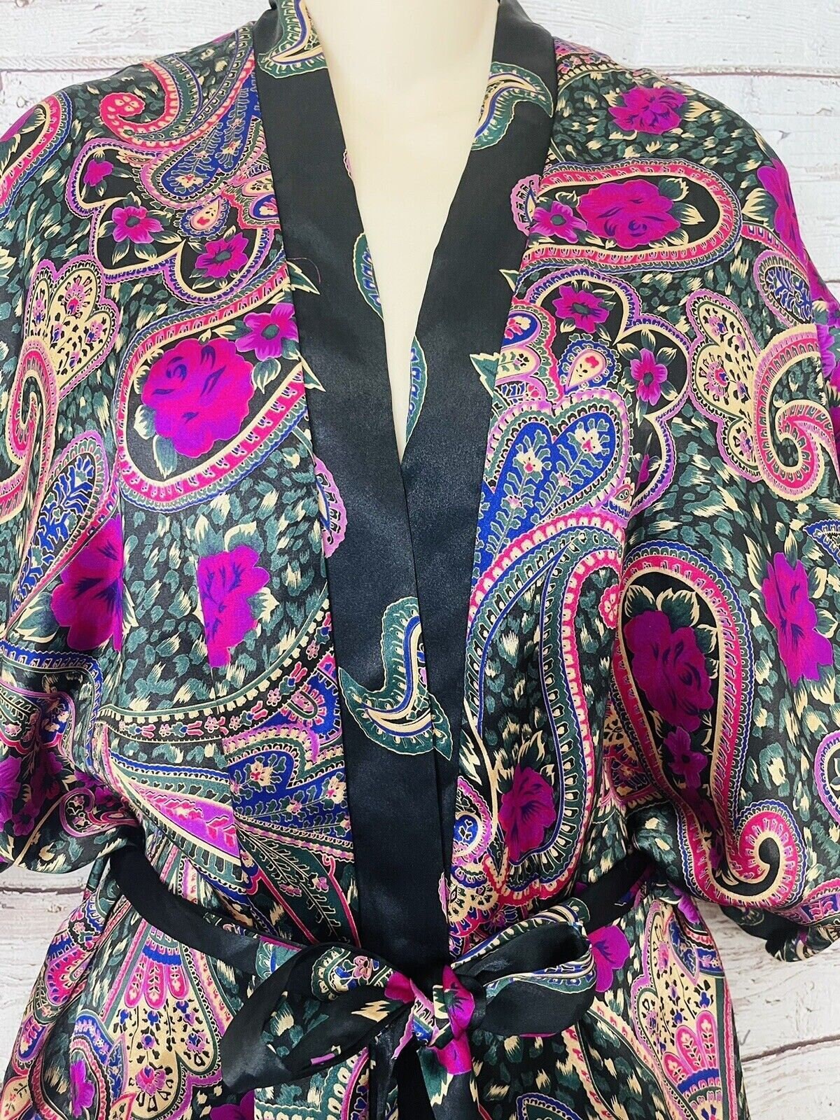 VINTAGE Frederick's of Hollywood Satin Robe Kimono Size MEDIUM / Floral