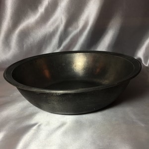 Cuenco de peltre plateado internacional