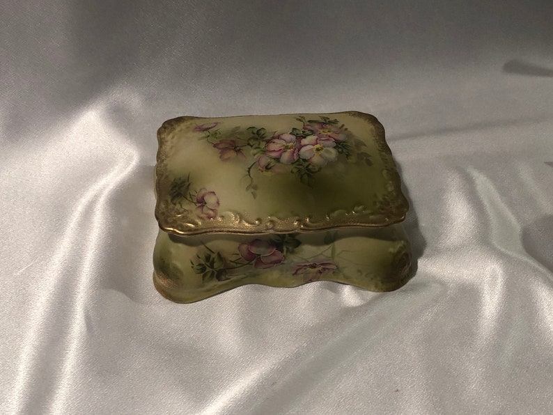 jewelry box, trinket box Hand painted Nippon Dresser Box; nippon