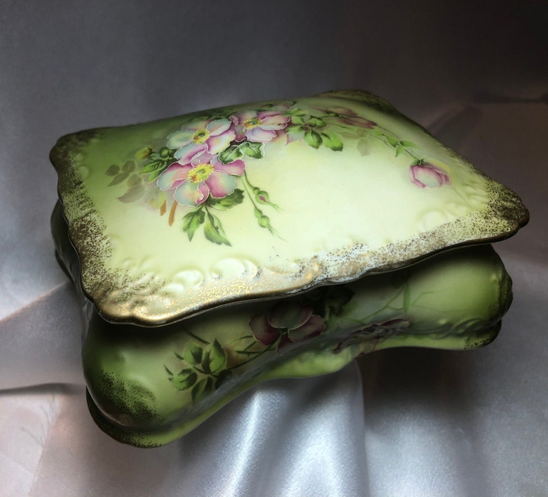 jewelry box, trinket box Hand painted Nippon Dresser Box; nippon