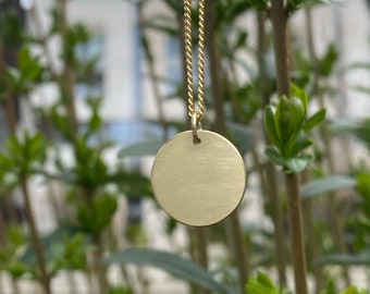 333 1.3 cm circle gold pendant with chain