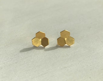 Gold honeycomb stud earrings