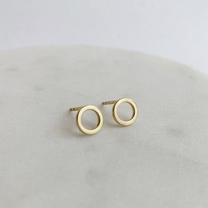 Gold circle stud earrings 750s