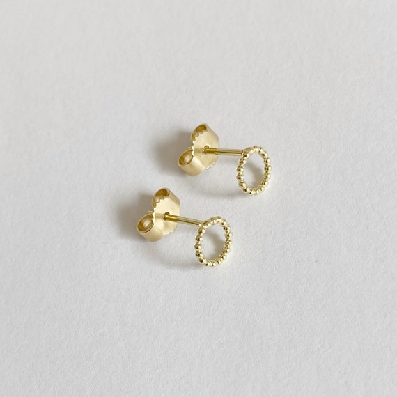 Perl-Ohrstecker – Kleine Kreise aus 750er Gold – Filigran und Handgefertigt – Zarte Kügelchen