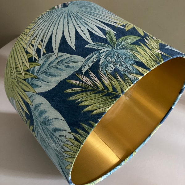 LE DERNIER !!! Abat-jour tambour imprimé feuilles de la jungle avec doublure en or brossé pour lampes de table, lampadaires et plafonniers.