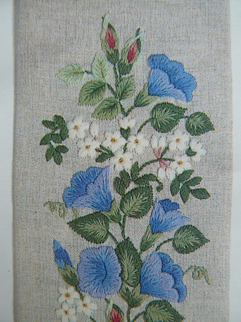 CW 405 Wild Roses Crewel Embroidery Bell Pull Kit Cream Twill Etsy