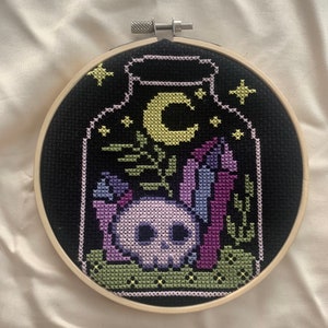 Spooky Crystal Jar Kruissteek
