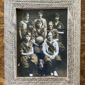 1920 Girl&#39;s Basketball Team in Barnwood Style Frame