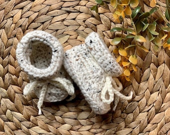 Crochet baby booties / baby booties / handmade booties / baby shower gift / winter baby wear