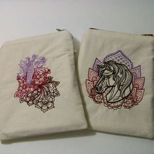 MUCHOS TAMAÑOS DISPONIBLES - Majestic Creatures Long-Line Bordado Wallet // Caballo Koi Fish // Mendhika // Monedero Pulsera Bolsa de Dados