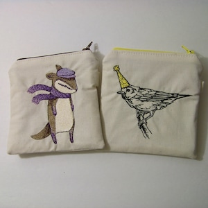 MUCHOS TAMAÑOS DISPONIBLES - Pintoresco monedero bordado Critters // Ardilla listada // Fiesta de pájaros // Billetera Muñeca Bolsa de dados