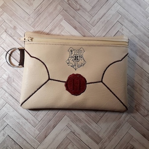Bolsa de vinilo bordada con letras de la escuela mágica // Bolsa // Cartera // Estuche para lápices // Mago de Hogwarts Potter