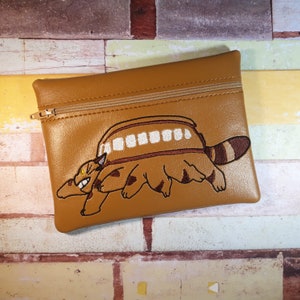 Sac en vinyle brodé Neighbor Cat Bus//Pochette//Porte-monnaie/Porte-monnaie/Trousse à crayons