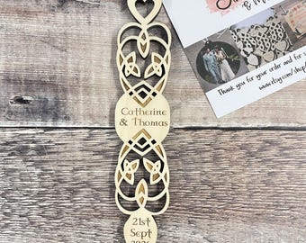 Cuchara de amor galesa personalizada - 20 cm - envuelta para regalo, empaquetada en plano. Hecha en Gales.