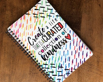 Cuaderno inspirador: Cita "Sé amable", colores del arcoíris, 80 páginas rayadas
