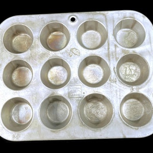 Vintage Mirro Mini Muffin Tin - baking, metal, 12 count, cupcake - bakeware, cookware, baking, primitive, kitchen decor, country,made in USA