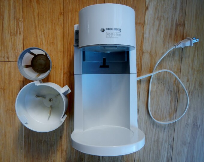 Vintage Black & Decker Cupatatime Drip Coffeemaker White, DCM5 Late