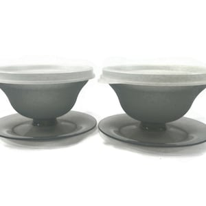 Coupes à dessert parfaites Tupperware vintage avec couvercles - lot de 2, années 1970, 754, 733, gris fumé, transparent - pudding, crème glacée, fruit, court, gris