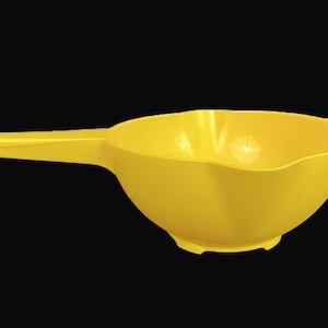 Vintage Tupperware Large Colander or Strainer - 2 quart, yellow, #1523, 1960-70 - pot hook, pasta, vegetables, retro, kitchen, mid century