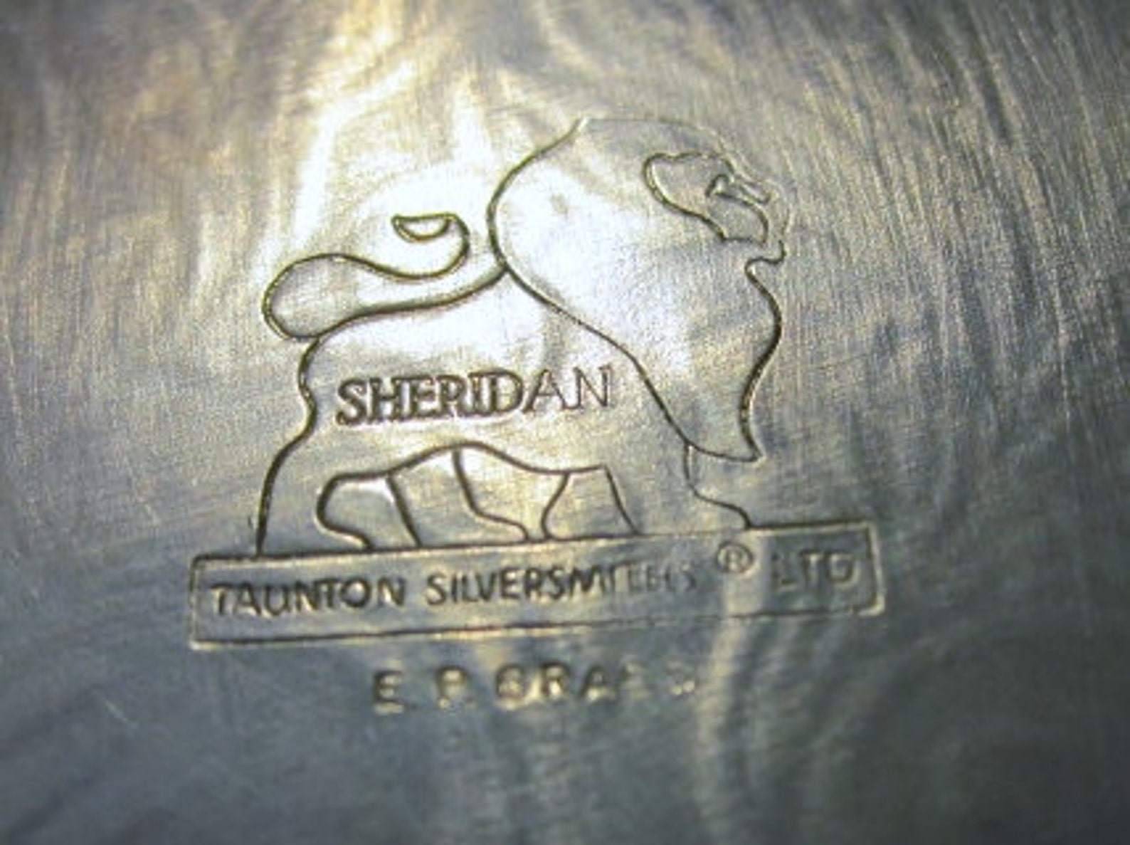 Bol à Punch Grand Modèle En Argenté Sheridan Taunton Silversmiths - Occasion Avec Coupes