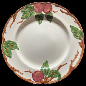 Vintage Franciscan Ware Apple Dinner Plate - 9.5&quot; diam, 1940s, apples, beige, red, ceramic - dining, kitchen, dinnerware, made in USA