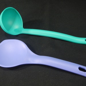 Tupperware Legacy Soup Server Bowl w/ Ladle 7 1/2 Cups-Teal-NEW