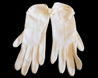 Vintage Off-White Women's Gloves, size 6.5 - by Wear Right - 100% nylon, wrist length, gather detail, classic retro, formal, fancy, fashion