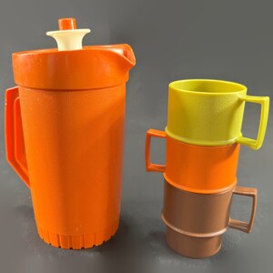 ★50%OFFタッパーウェア　手作りメイト(3セット) Vintage Tupperware Toy Pitcher, 3 Cups- MINI, Orange, Green
