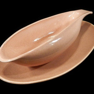 Vintage Russel Wright Gravy Boat & Underplate - coral, American Modern, Steubenville, 1939-1959 - mid century modern, MCM, pottery, relish